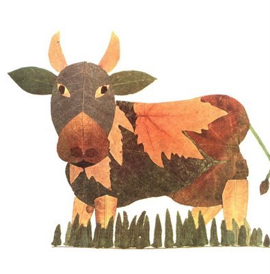 Корова з осіннього листя