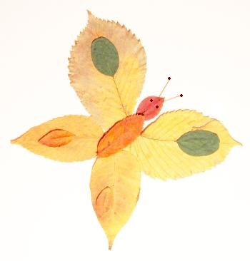 Метелик з осіннього листя