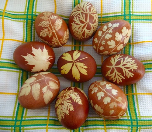 Великоднє яйце з рослинним візерунком