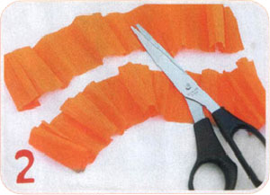 Нарізаємо помаранчеву папір смужками