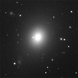 Еліптична галактика M49 в сузір'ї Діви (тип Е4)
