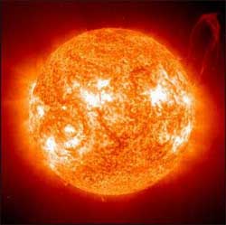 Сонце - це величезна розпечена газова куля